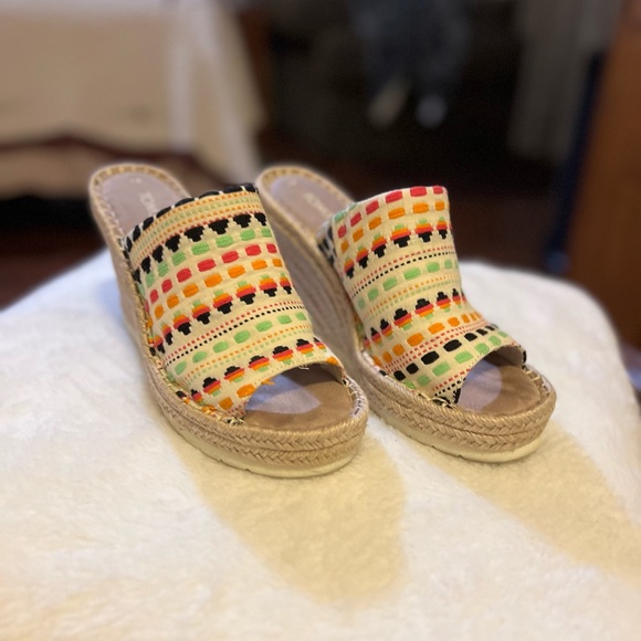 Tom’s Espadrille Wedge Sandals - Picture 3 of 8